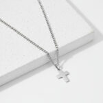 Colar com cruz. Colar para homem cruz em aço inoxidável.