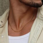 Colar Davis Gold estilo corrente em dourado para homem e produzido em aço inoxidável pela marca Twobrothers em Portugal.