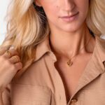 Colar Heart Love Gold para mulher produzido em aço inoxidável dourado pela marca Portuguesa Twobrothers.