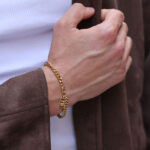 Pulseira Hudson Gold para homem produzida em aço inoxidável dourado estilo corrente da marca Twobrothers.