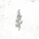 Pendente em forma de rosa para colares em aço inoxidável.