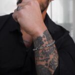 Pulseira masculina Wayne para homem em aço inoxidável polido e brilhante da marca Portuguesa twobrothers.