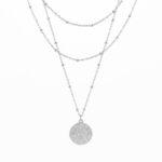 Frente do colar triplo em aço inoxidável prateado, para mulher, com medalha do Sol e da Lua produzido pela Twobrothers