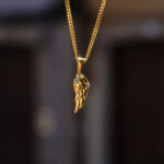 Colar Homem em Aço inoxidável Dourado com Asa