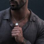 Colar Homem Prateado com Medalha Vitruviano - Image 2