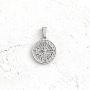Pendente em forma de bússola para colares masculinos.