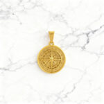 Pendente Medalha Captain Compass Dourada, em aço inoxidável para colares.