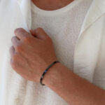 Pulseira escrava fina preta da marca Twobrothers em Portugal, estilo Escrava, com tamanho único ajustável a todos os pulsos.