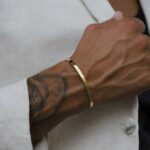 escrava homem dourada em aço inoxidável