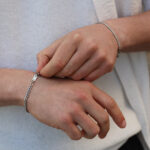 Pulseira homem prateada de malha cubana fina em aço inoxidável