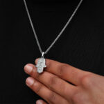 Colar Homem Corrente Prateada Mão de Fátima - Image 3