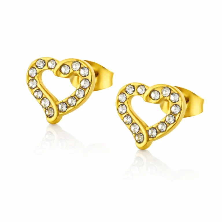 brincos dourados mulher em forma de coração com brilhantes
